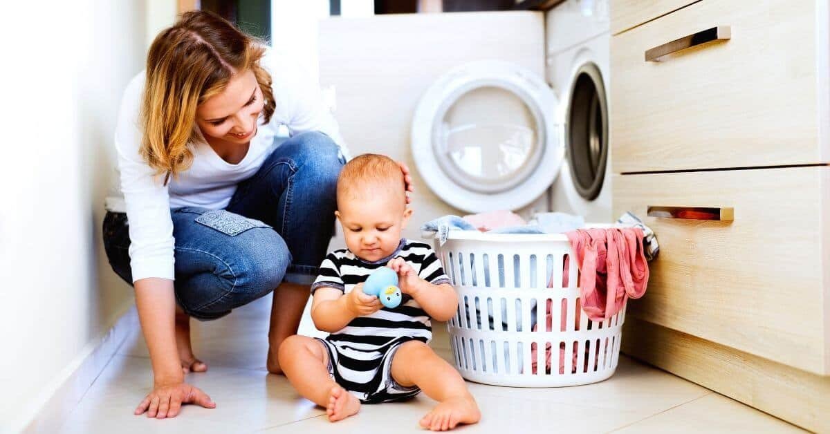 How to keep the house clean with a baby using natural and safe cleaning methods