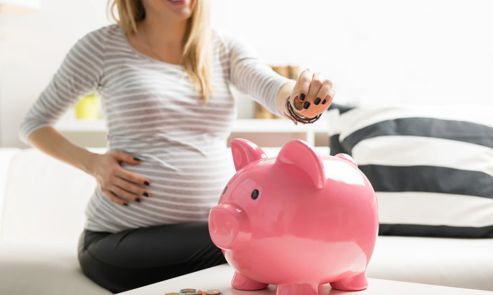 Canadian family budgeting tools and resources for managing maternity leave expenses